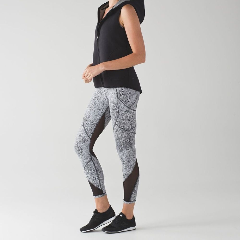 Lululemon Outrun Tight Power Luxtreme Spray Jacquard White Black Leggings